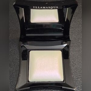 Gorgeous Illamasqua Beyond PowderHighlighter Daze